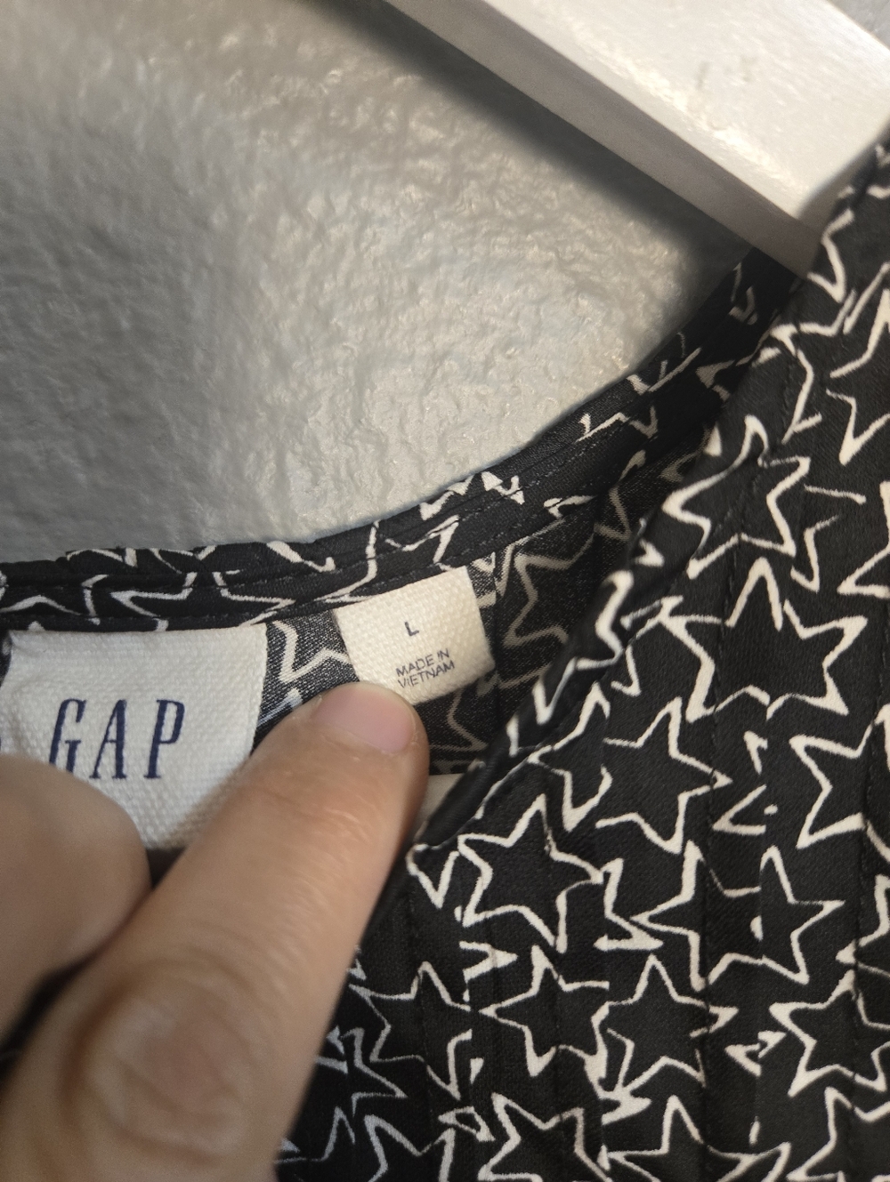 SUMMER SALE! $5 Gap Pintuck Tank Star Print Size Large - Picture 15 of 15